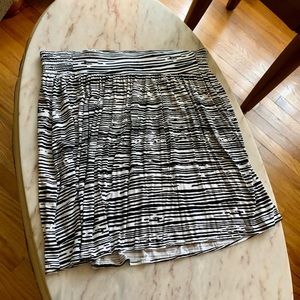 Lane Bryant_(NWT) Black/ White Flowy Skirt_18/20